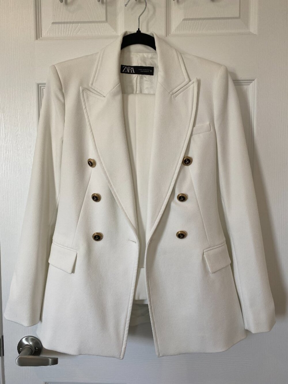Zara White Blazer & White Trouser Outfit Suit – Gold Buttons (Size XS)
